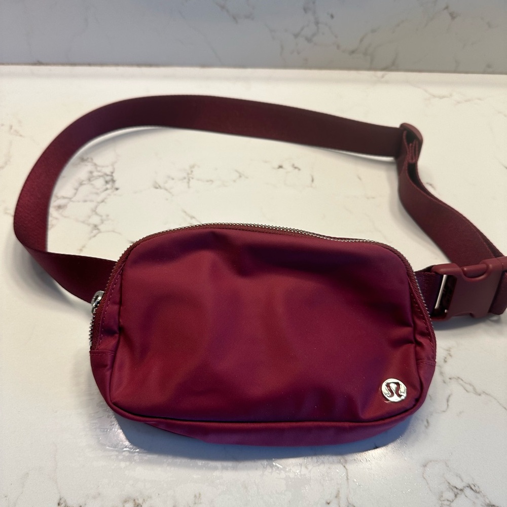 Lululemon 1L belt bag